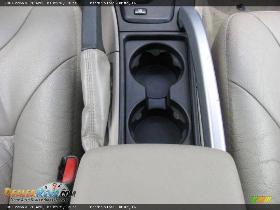 2004 Volvo XC70 AWD Ice White / Taupe Photo #27