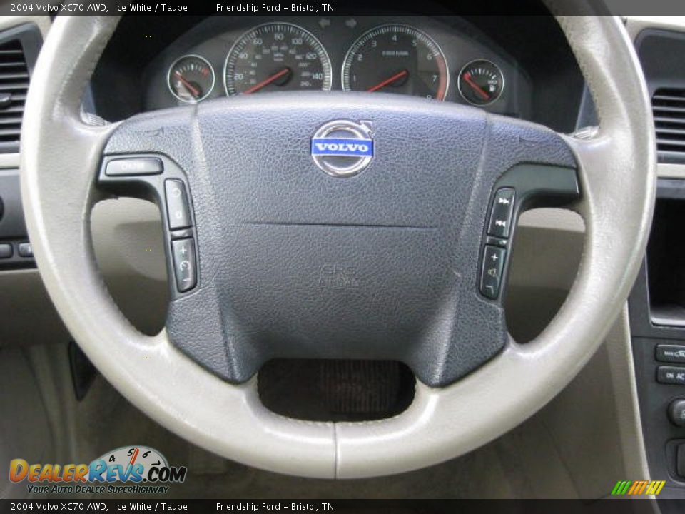 2004 Volvo XC70 AWD Ice White / Taupe Photo #28