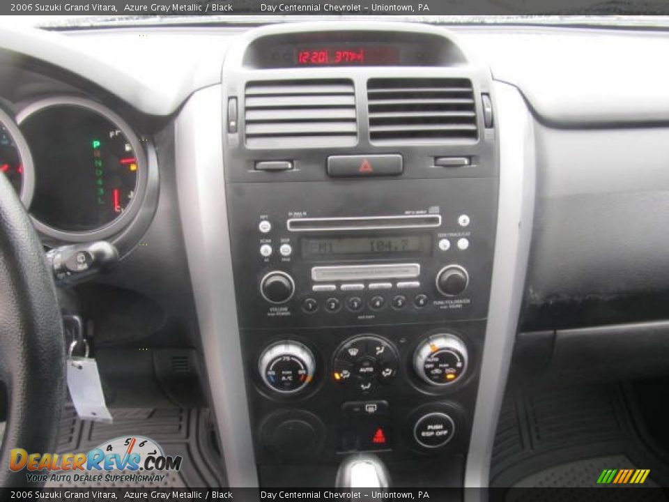 Controls of 2006 Suzuki Grand Vitara  Photo #13