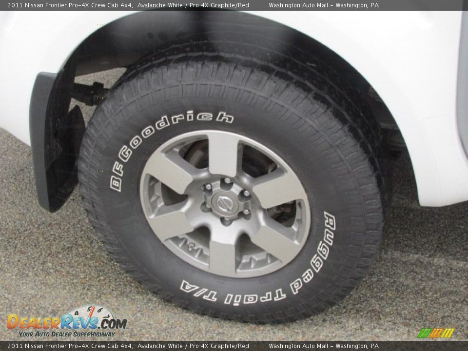2011 Nissan Frontier Pro-4X Crew Cab 4x4 Avalanche White / Pro 4X Graphite/Red Photo #3