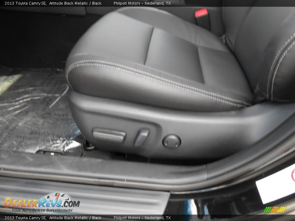 2013 Toyota Camry SE Attitude Black Metallic / Black Photo #24