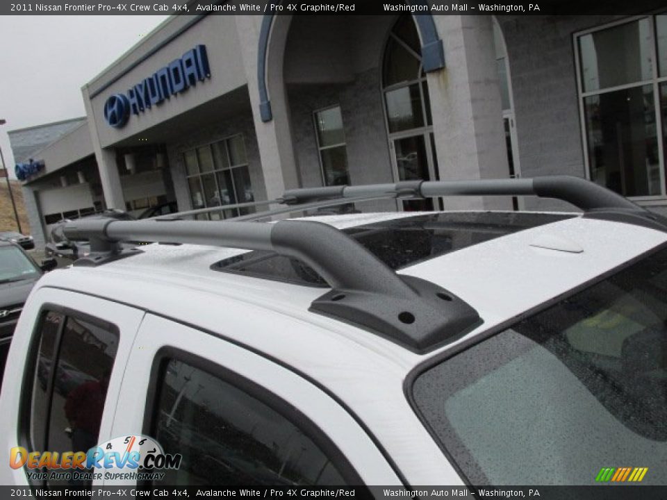 2011 Nissan Frontier Pro-4X Crew Cab 4x4 Avalanche White / Pro 4X Graphite/Red Photo #11