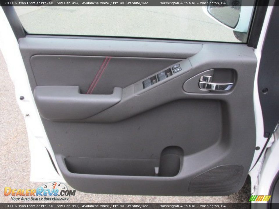 2011 Nissan Frontier Pro-4X Crew Cab 4x4 Avalanche White / Pro 4X Graphite/Red Photo #14