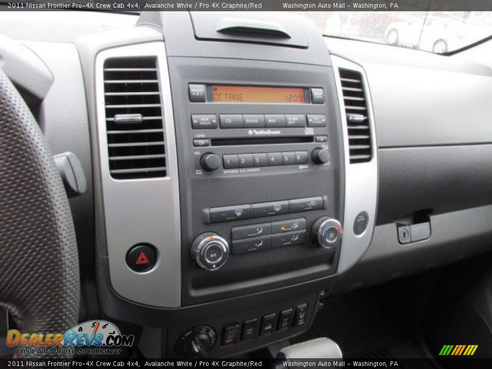 2011 Nissan Frontier Pro-4X Crew Cab 4x4 Avalanche White / Pro 4X Graphite/Red Photo #16
