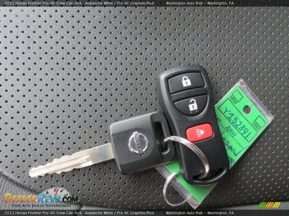 2011 Nissan Frontier Pro-4X Crew Cab 4x4 Avalanche White / Pro 4X Graphite/Red Photo #18