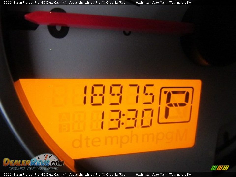 2011 Nissan Frontier Pro-4X Crew Cab 4x4 Avalanche White / Pro 4X Graphite/Red Photo #20