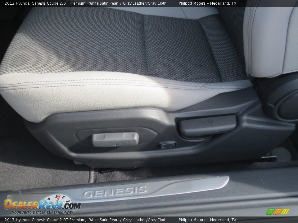 2013 Hyundai Genesis Coupe 2.0T Premium White Satin Pearl / Gray Leather/Gray Cloth Photo #22