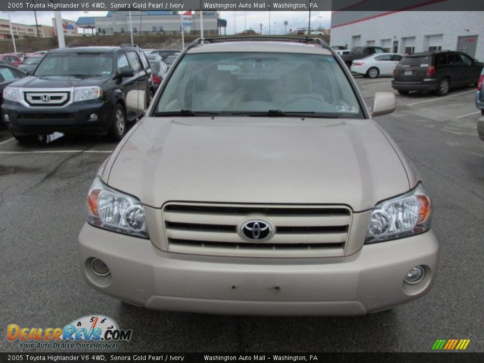 2005 Toyota Highlander V6 4WD Sonora Gold Pearl / Ivory Photo #4