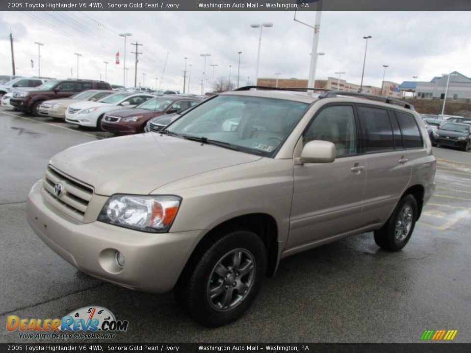 Front 3/4 View of 2005 Toyota Highlander V6 4WD Photo #5
