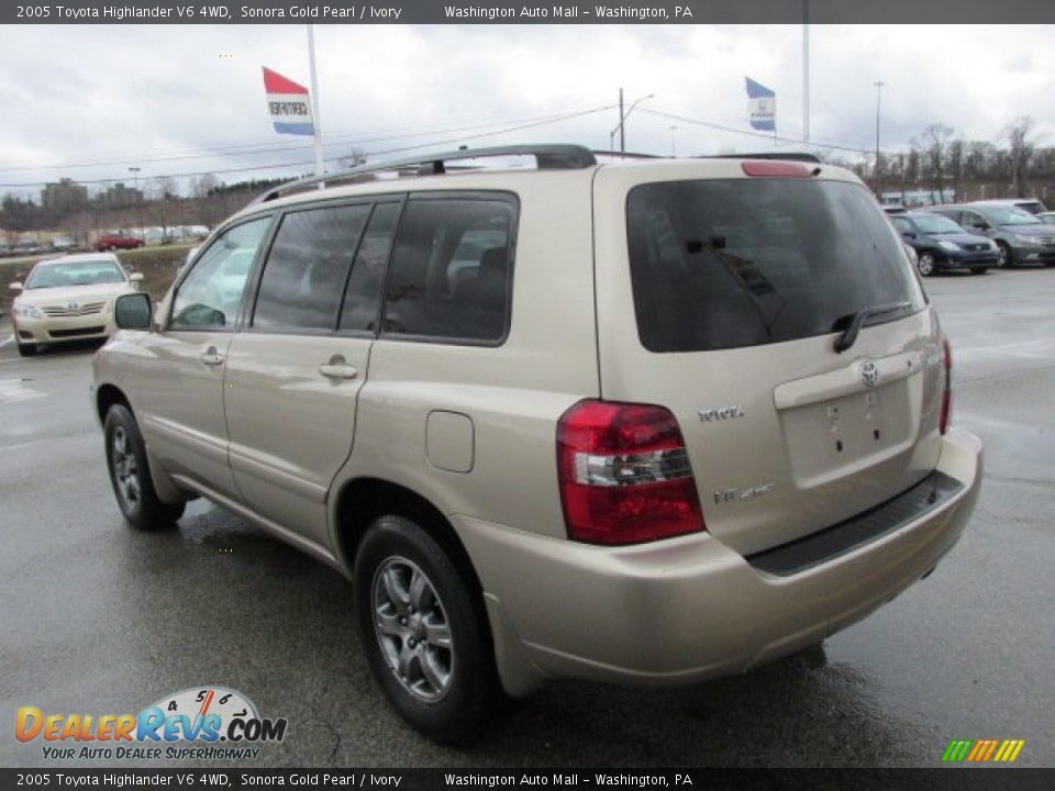 2005 Toyota Highlander V6 4WD Sonora Gold Pearl / Ivory Photo #7