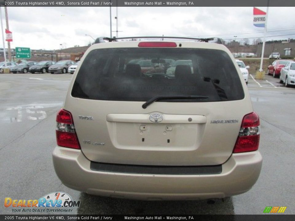 2005 Toyota Highlander V6 4WD Sonora Gold Pearl / Ivory Photo #8