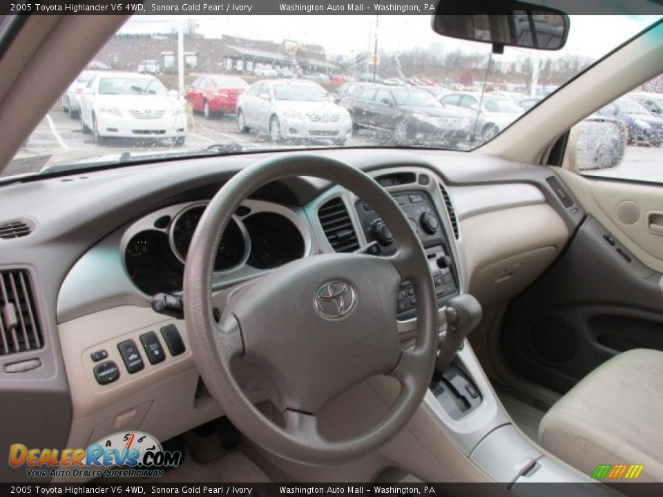 Dashboard of 2005 Toyota Highlander V6 4WD Photo #10