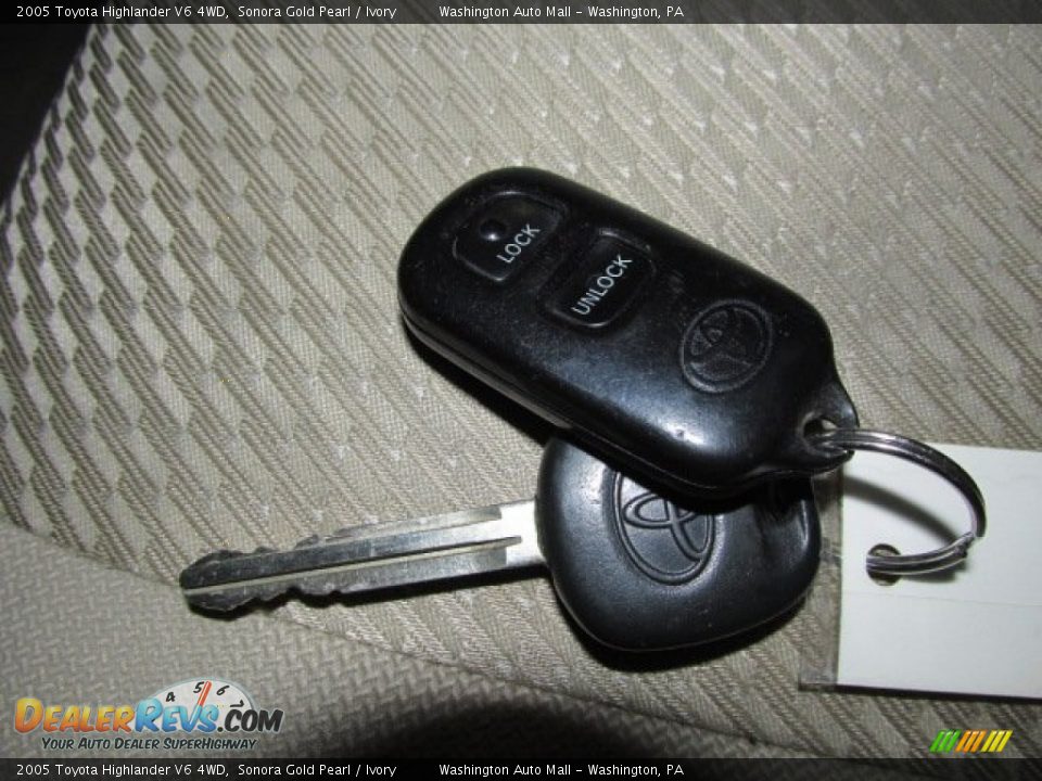 Keys of 2005 Toyota Highlander V6 4WD Photo #18