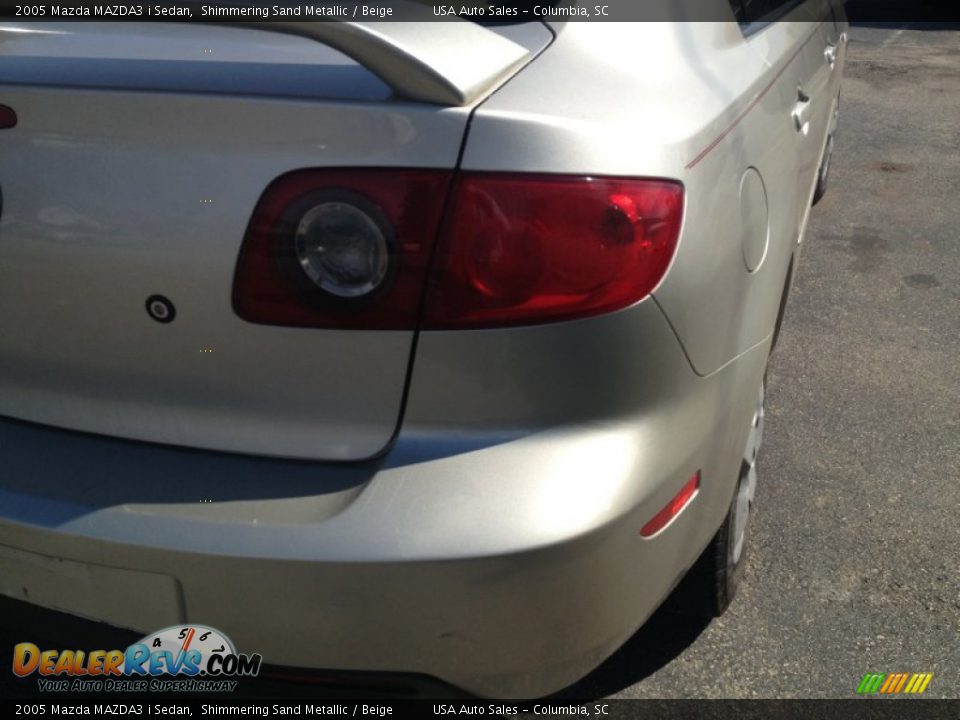 2005 Mazda MAZDA3 i Sedan Shimmering Sand Metallic / Beige Photo #8