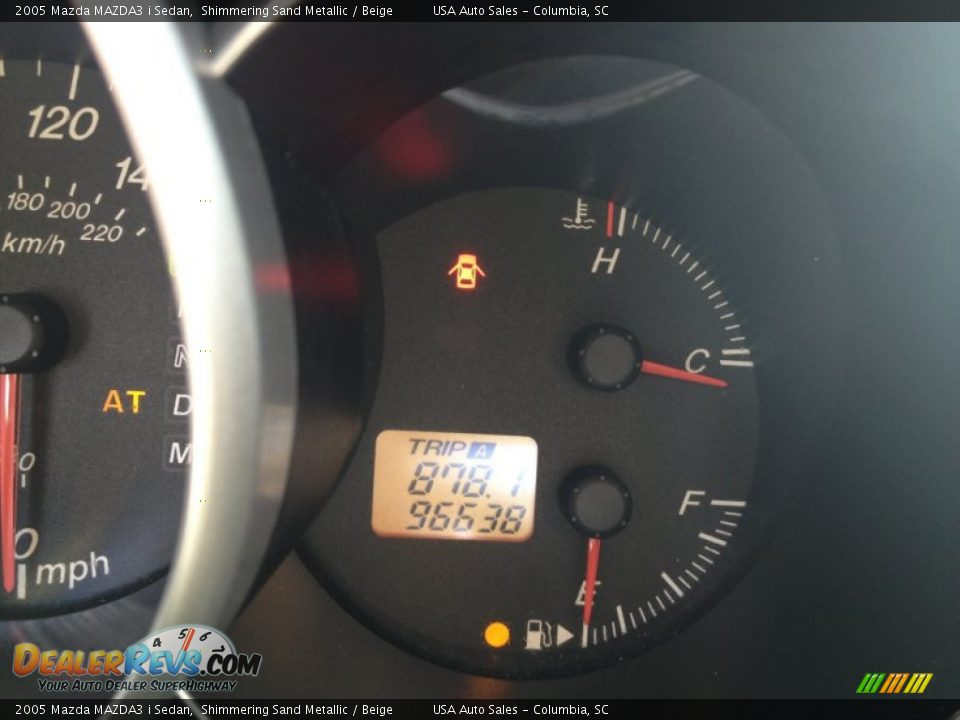 2005 Mazda MAZDA3 i Sedan Shimmering Sand Metallic / Beige Photo #18