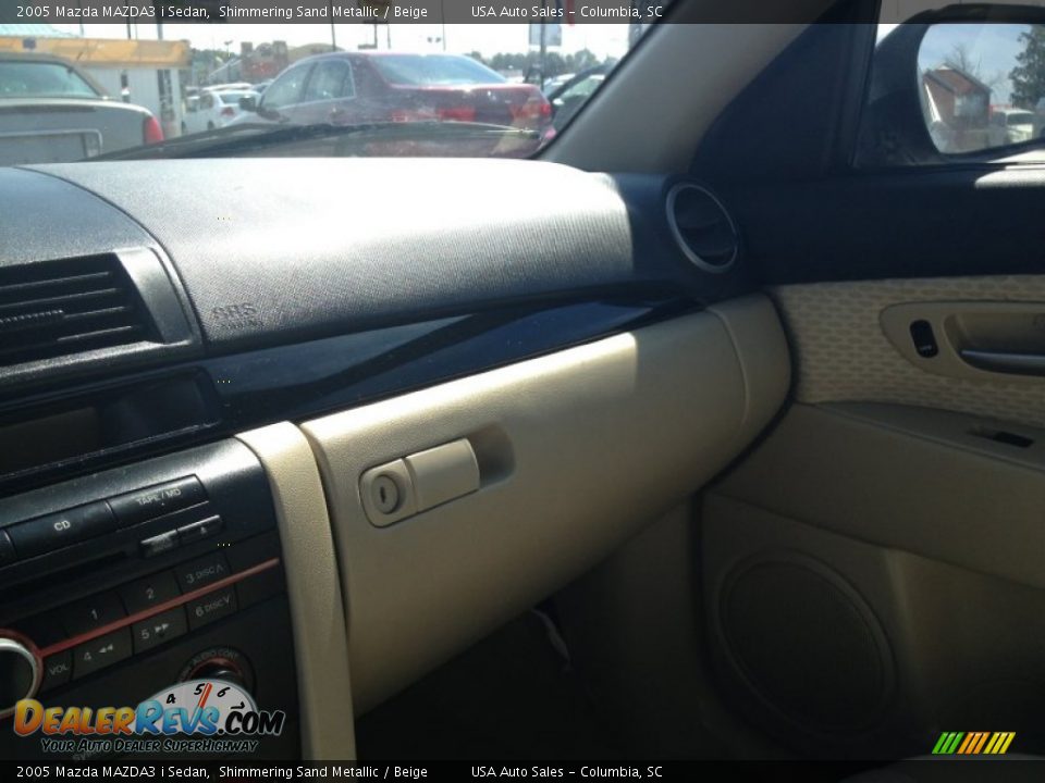 2005 Mazda MAZDA3 i Sedan Shimmering Sand Metallic / Beige Photo #21