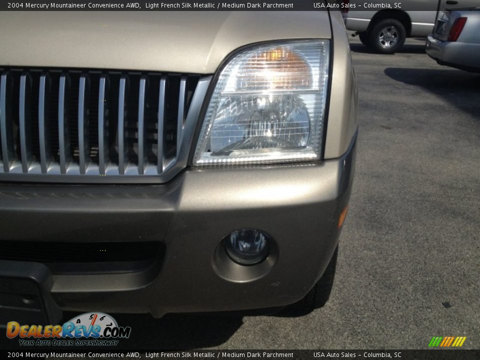2004 Mercury Mountaineer Convenience AWD Light French Silk Metallic / Medium Dark Parchment Photo #2