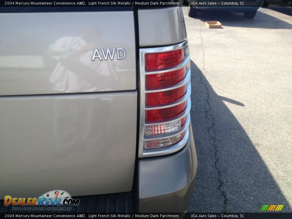2004 Mercury Mountaineer Convenience AWD Light French Silk Metallic / Medium Dark Parchment Photo #8