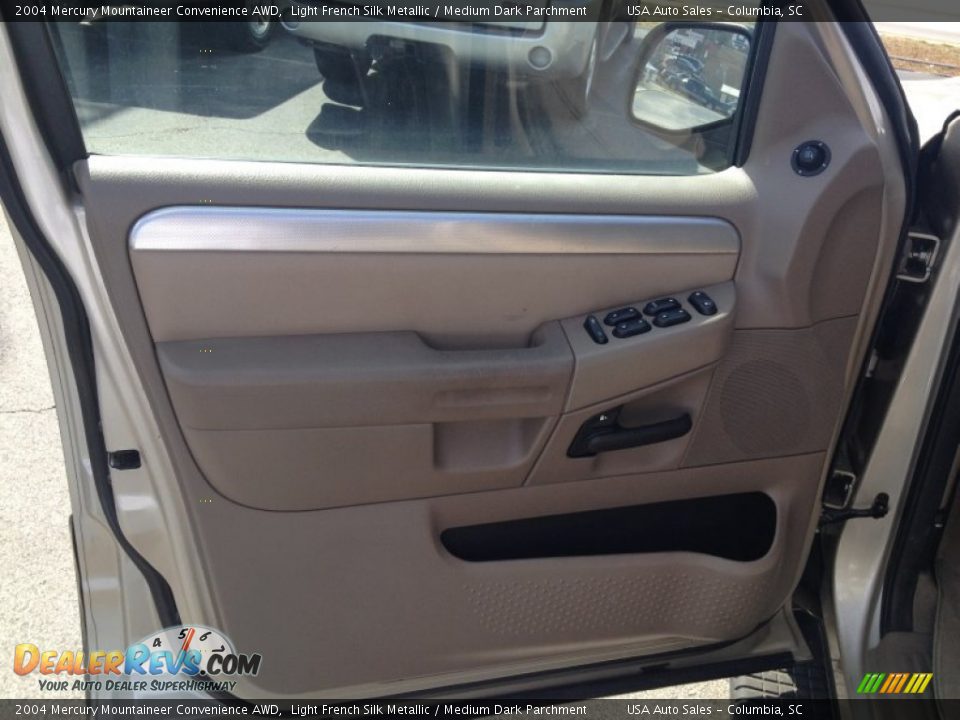 2004 Mercury Mountaineer Convenience AWD Light French Silk Metallic / Medium Dark Parchment Photo #14