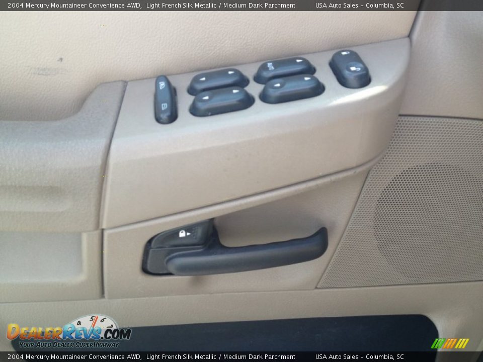 2004 Mercury Mountaineer Convenience AWD Light French Silk Metallic / Medium Dark Parchment Photo #15