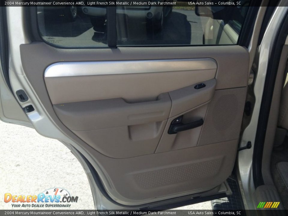 2004 Mercury Mountaineer Convenience AWD Light French Silk Metallic / Medium Dark Parchment Photo #19