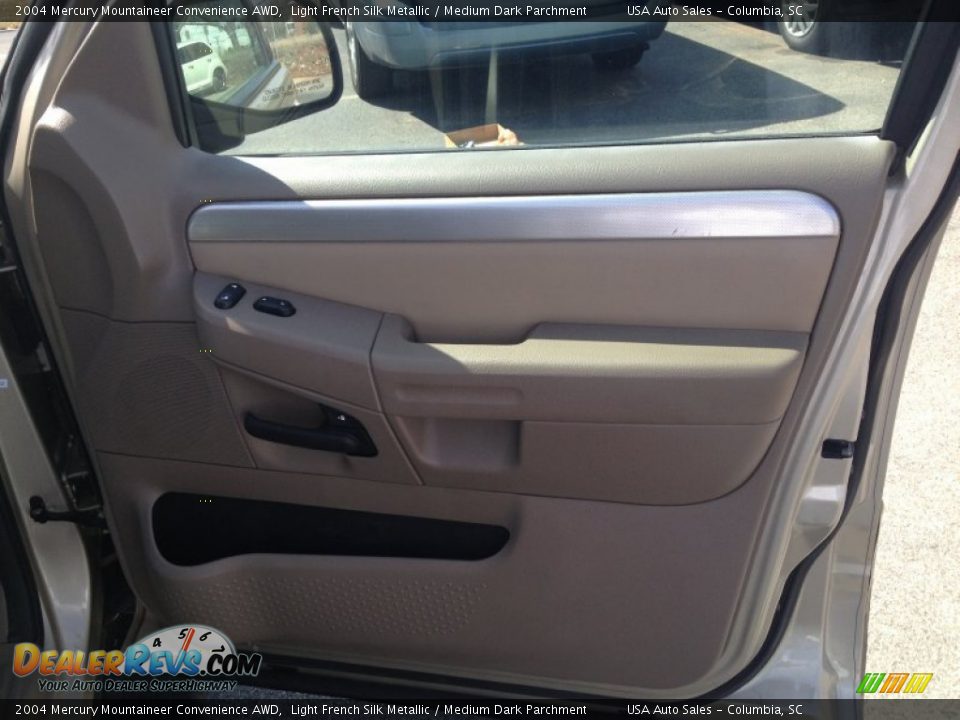 2004 Mercury Mountaineer Convenience AWD Light French Silk Metallic / Medium Dark Parchment Photo #21