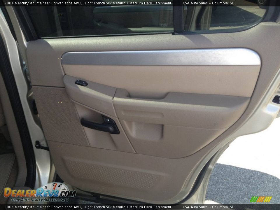2004 Mercury Mountaineer Convenience AWD Light French Silk Metallic / Medium Dark Parchment Photo #23