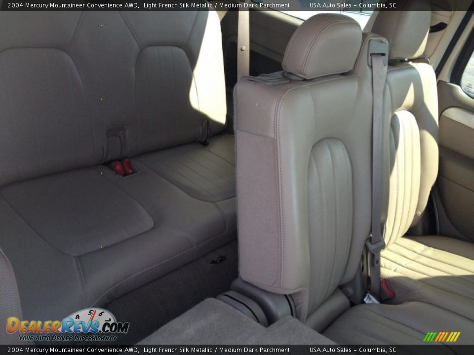 2004 Mercury Mountaineer Convenience AWD Light French Silk Metallic / Medium Dark Parchment Photo #26