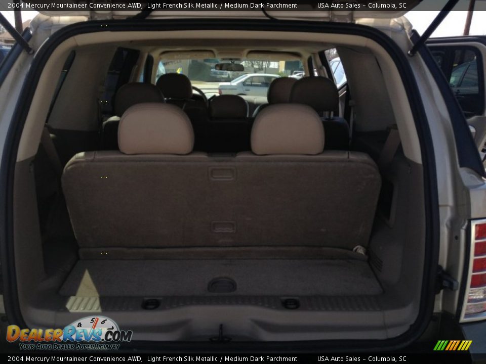 2004 Mercury Mountaineer Convenience AWD Light French Silk Metallic / Medium Dark Parchment Photo #27