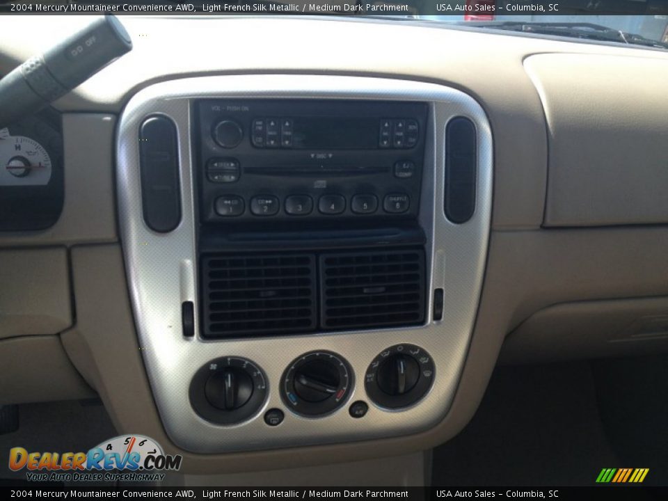 2004 Mercury Mountaineer Convenience AWD Light French Silk Metallic / Medium Dark Parchment Photo #29