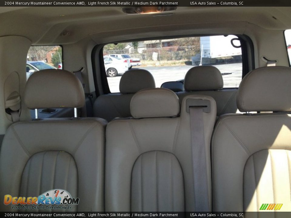 2004 Mercury Mountaineer Convenience AWD Light French Silk Metallic / Medium Dark Parchment Photo #33