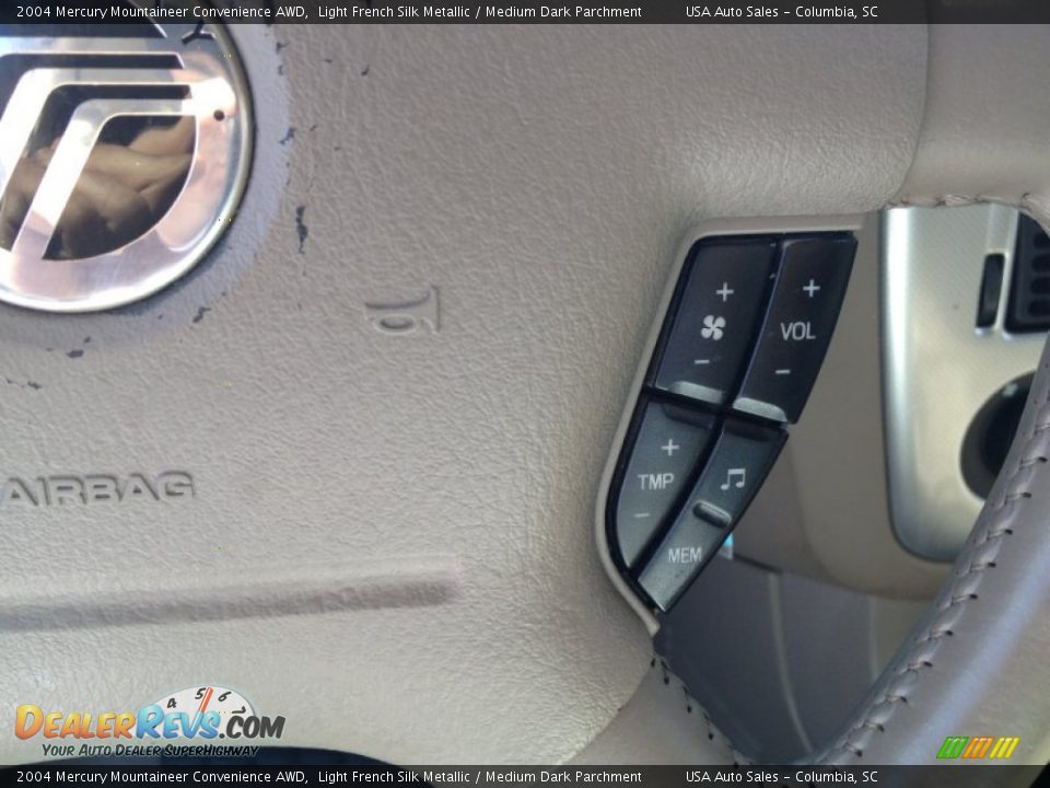 2004 Mercury Mountaineer Convenience AWD Light French Silk Metallic / Medium Dark Parchment Photo #35