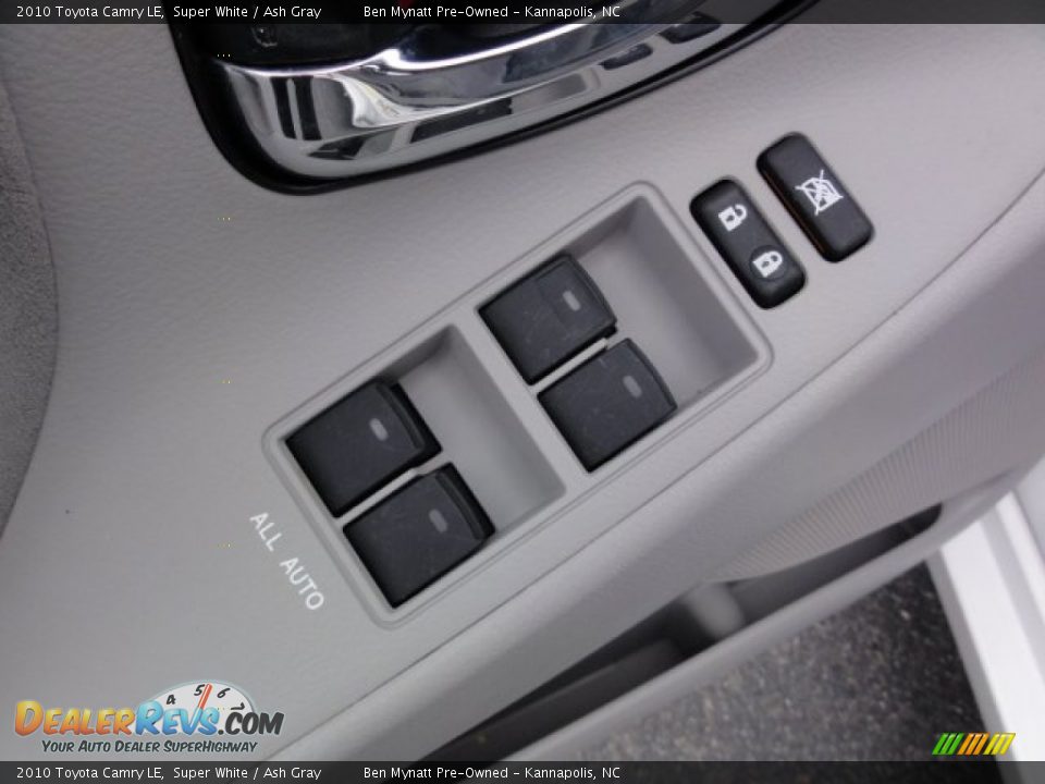 2010 Toyota Camry LE Super White / Ash Gray Photo #12