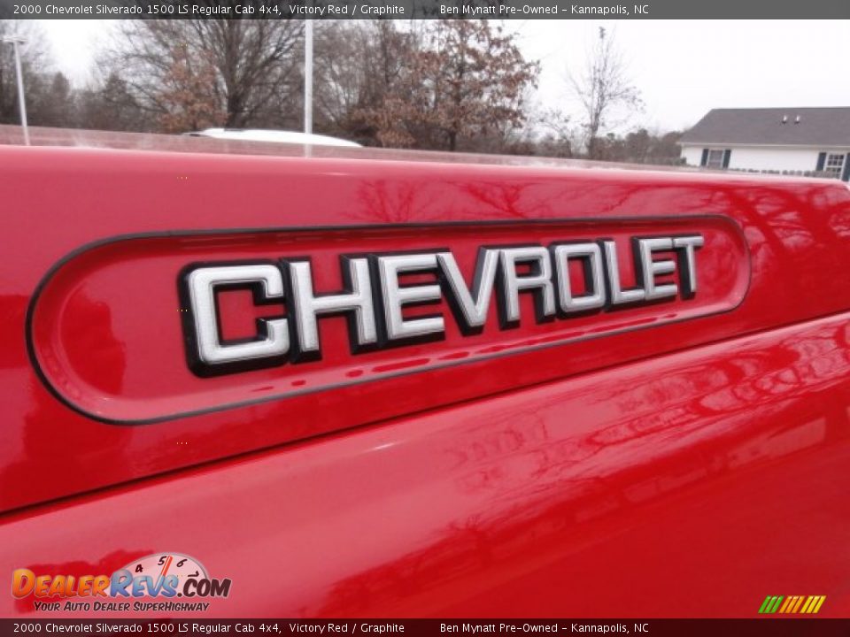 2000 Chevrolet Silverado 1500 LS Regular Cab 4x4 Victory Red / Graphite Photo #9