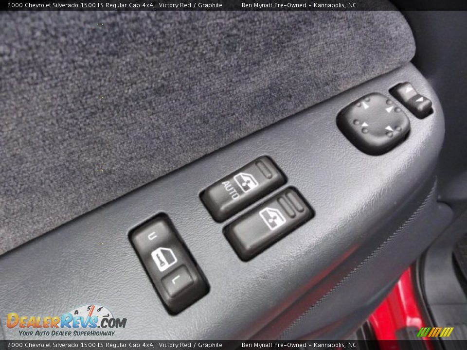 2000 Chevrolet Silverado 1500 LS Regular Cab 4x4 Victory Red / Graphite Photo #11