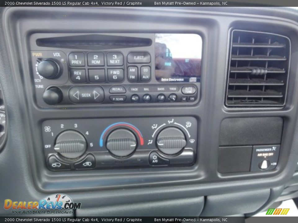 2000 Chevrolet Silverado 1500 LS Regular Cab 4x4 Victory Red / Graphite Photo #14