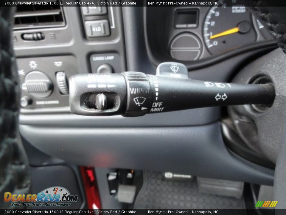 Controls of 2000 Chevrolet Silverado 1500 LS Regular Cab 4x4 Photo #15