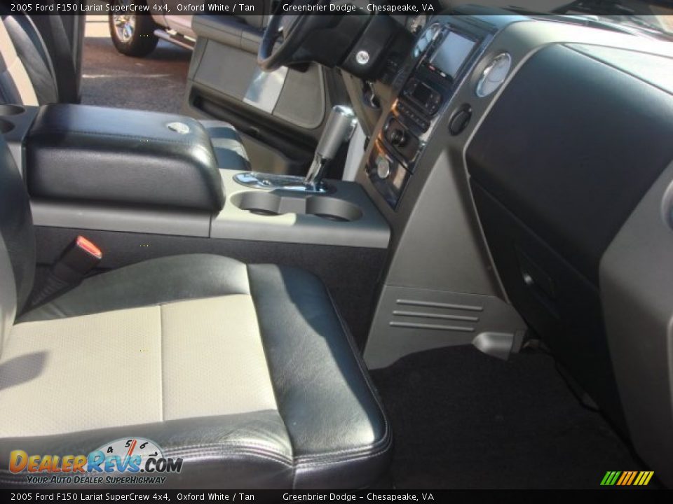 2005 Ford F150 Lariat SuperCrew 4x4 Oxford White / Tan Photo #17