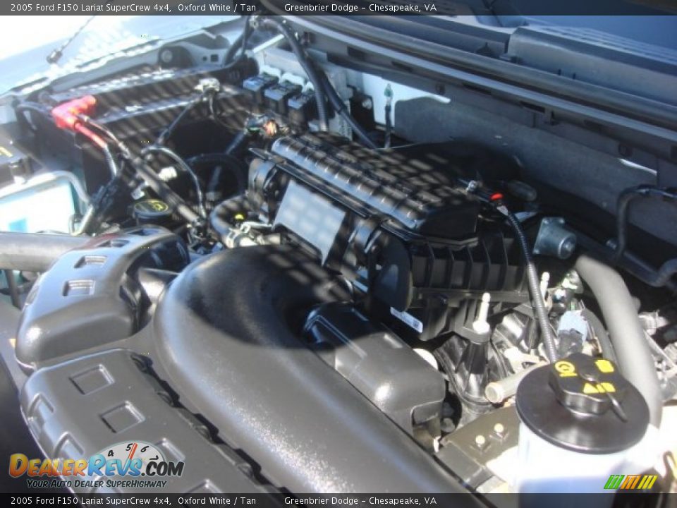 2005 Ford F150 Lariat SuperCrew 4x4 Oxford White / Tan Photo #35