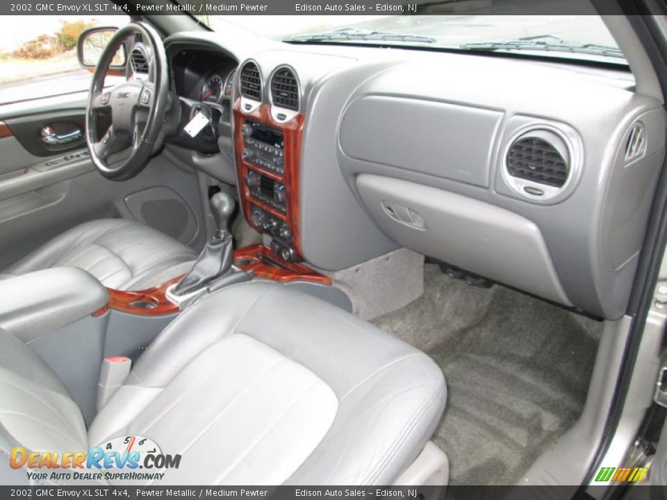 Dashboard of 2002 GMC Envoy XL SLT 4x4 Photo #16