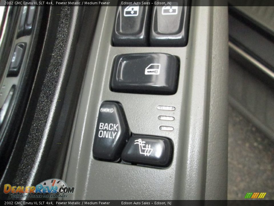 Controls of 2002 GMC Envoy XL SLT 4x4 Photo #28