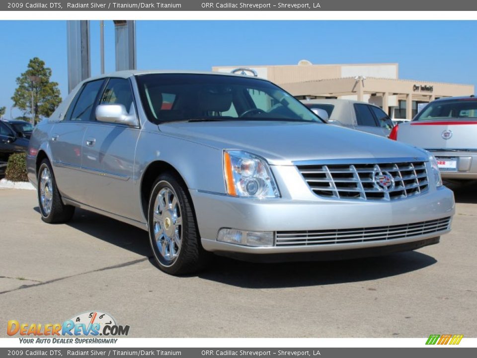 Front 3/4 View of 2009 Cadillac DTS  Photo #3