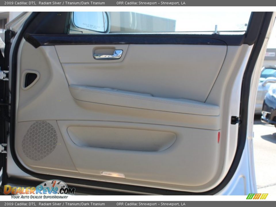 2009 Cadillac DTS Radiant Silver / Titanium/Dark Titanium Photo #18
