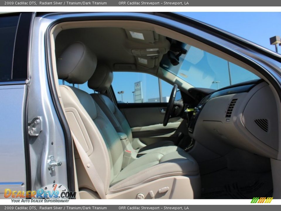 2009 Cadillac DTS Radiant Silver / Titanium/Dark Titanium Photo #19
