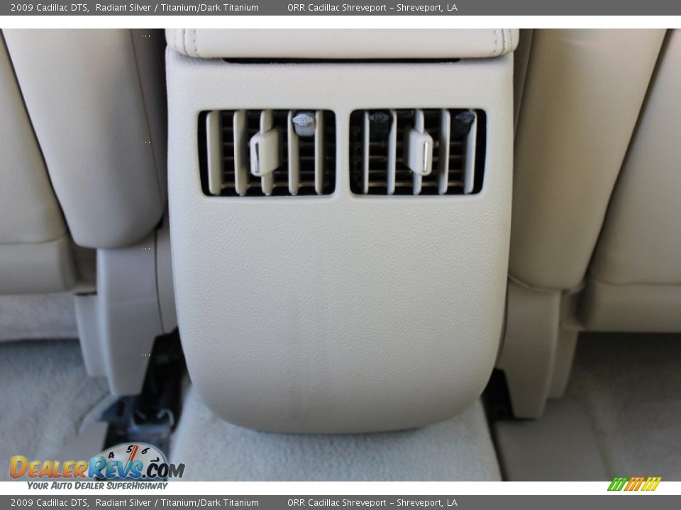 2009 Cadillac DTS Radiant Silver / Titanium/Dark Titanium Photo #26