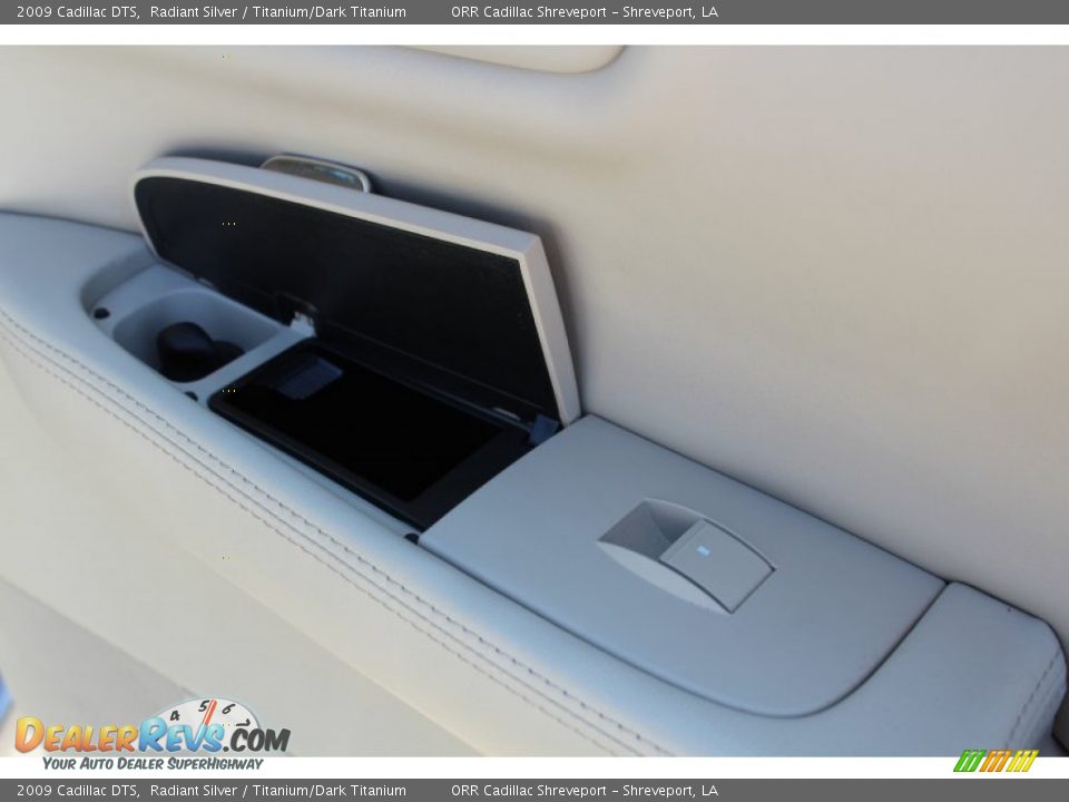 Controls of 2009 Cadillac DTS  Photo #28