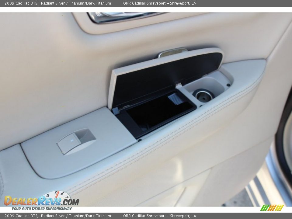 Controls of 2009 Cadillac DTS  Photo #29