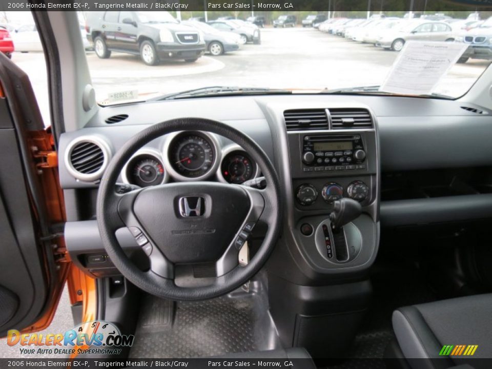 Dashboard of 2006 Honda Element EX-P Photo #9