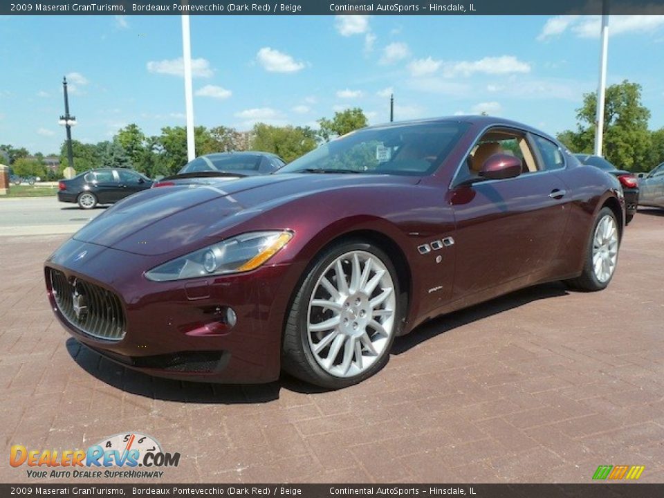 Front 3/4 View of 2009 Maserati GranTurismo  Photo #2