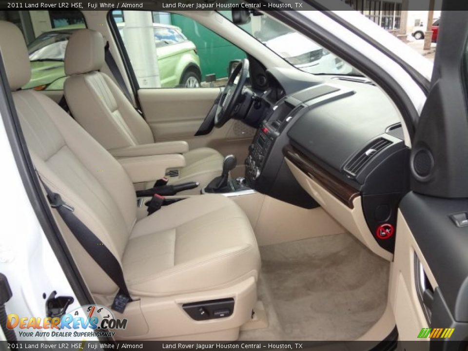2011 Land Rover LR2 HSE Fuji White / Almond Photo #12
